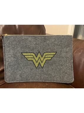 Wonder Woman Laptop Sleeve Gray Felt Zip Case DC Comics Portfolio Bag